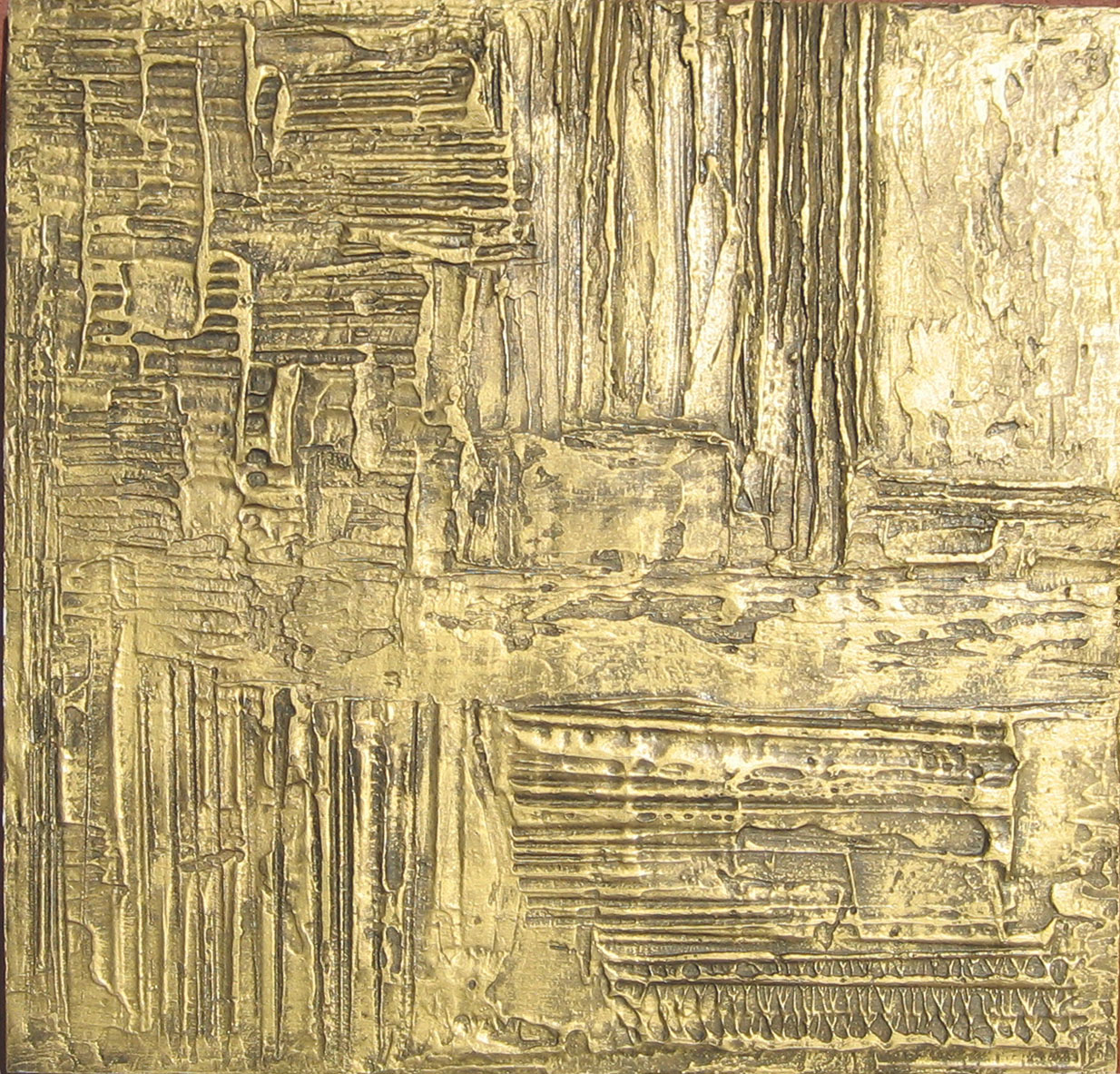 Piastre oro Collezioni private Gesso modellato su multistrato. Colorazione con pigmento oro, foglia similoro. Cm 60×60