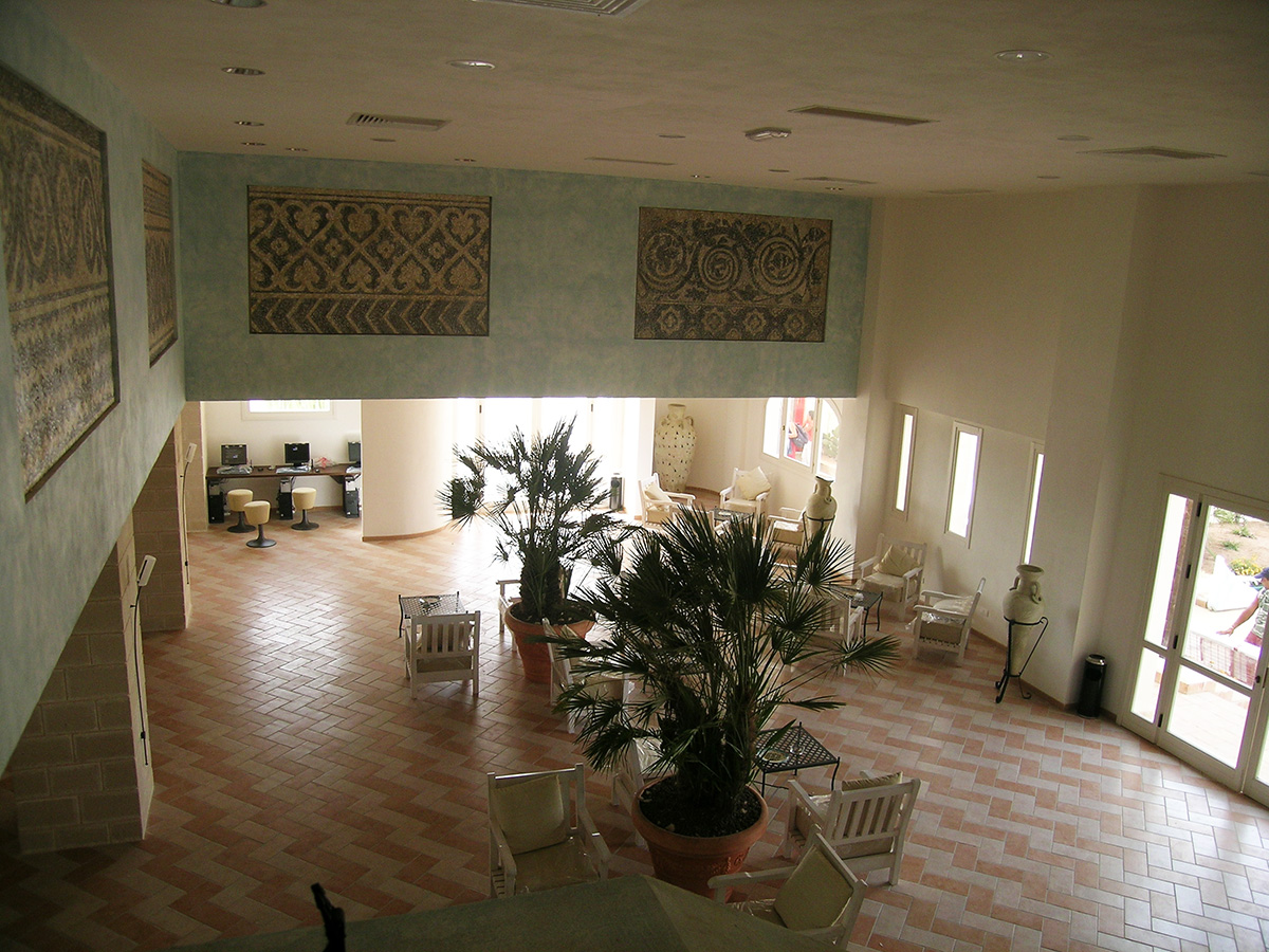 Finto mosaico con ciotoli Hall albergo Favignana Sicilia Tecnica mista. Colorazione ad acrilico su tela. Mq 22