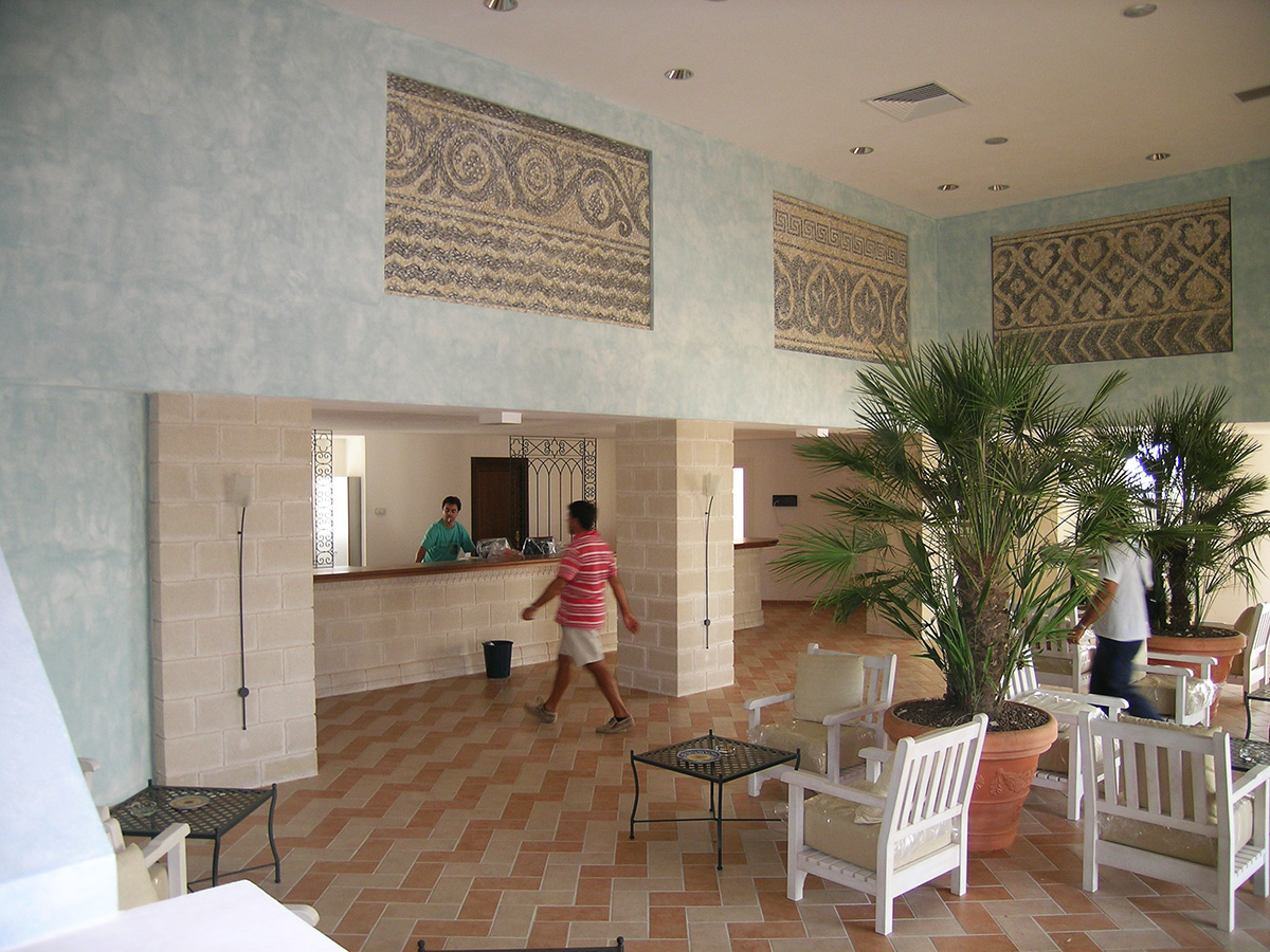Finto mosaico con ciotoli Hall albergo Favignana Sicilia Tecnica mista. Colorazione ad acrilico su tela. Mq 22